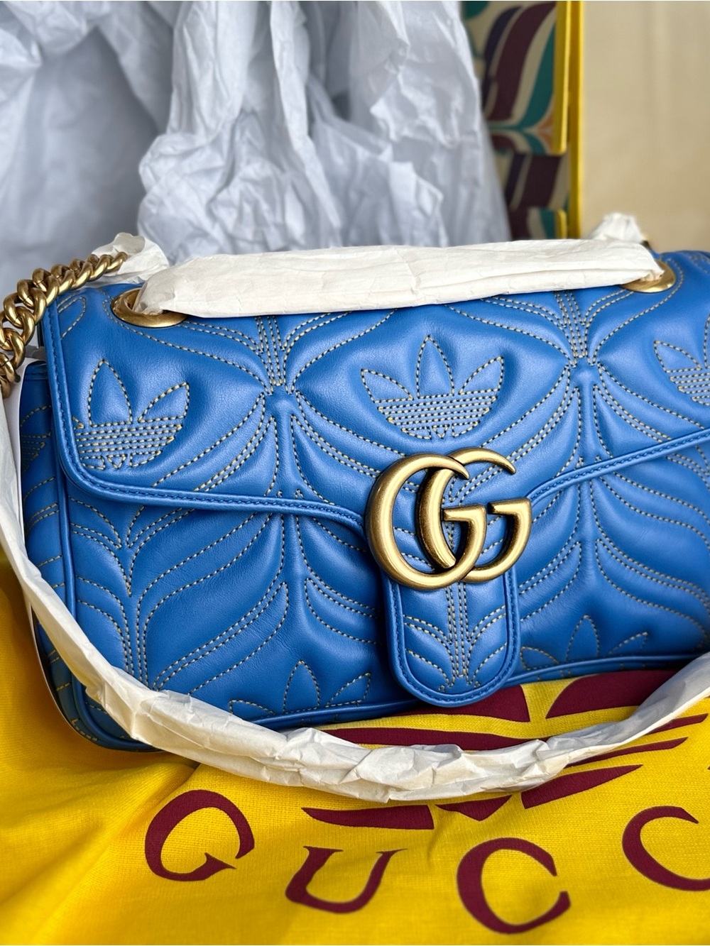 Gucci blue quilted leather GG shoulder bag with gold hardware .